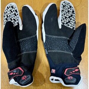 Pearl Izumi Black and White Cycling Gloves, Lobster style